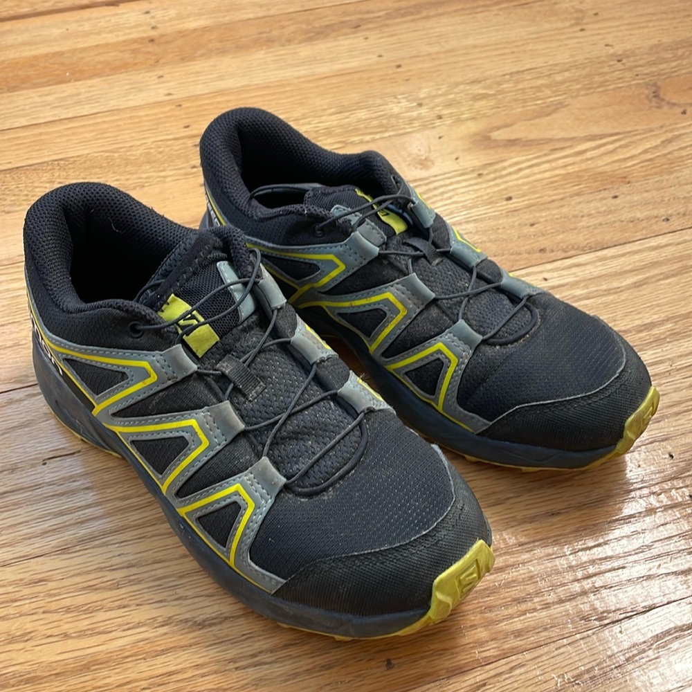 Kids Salomon hiking shoes size 5